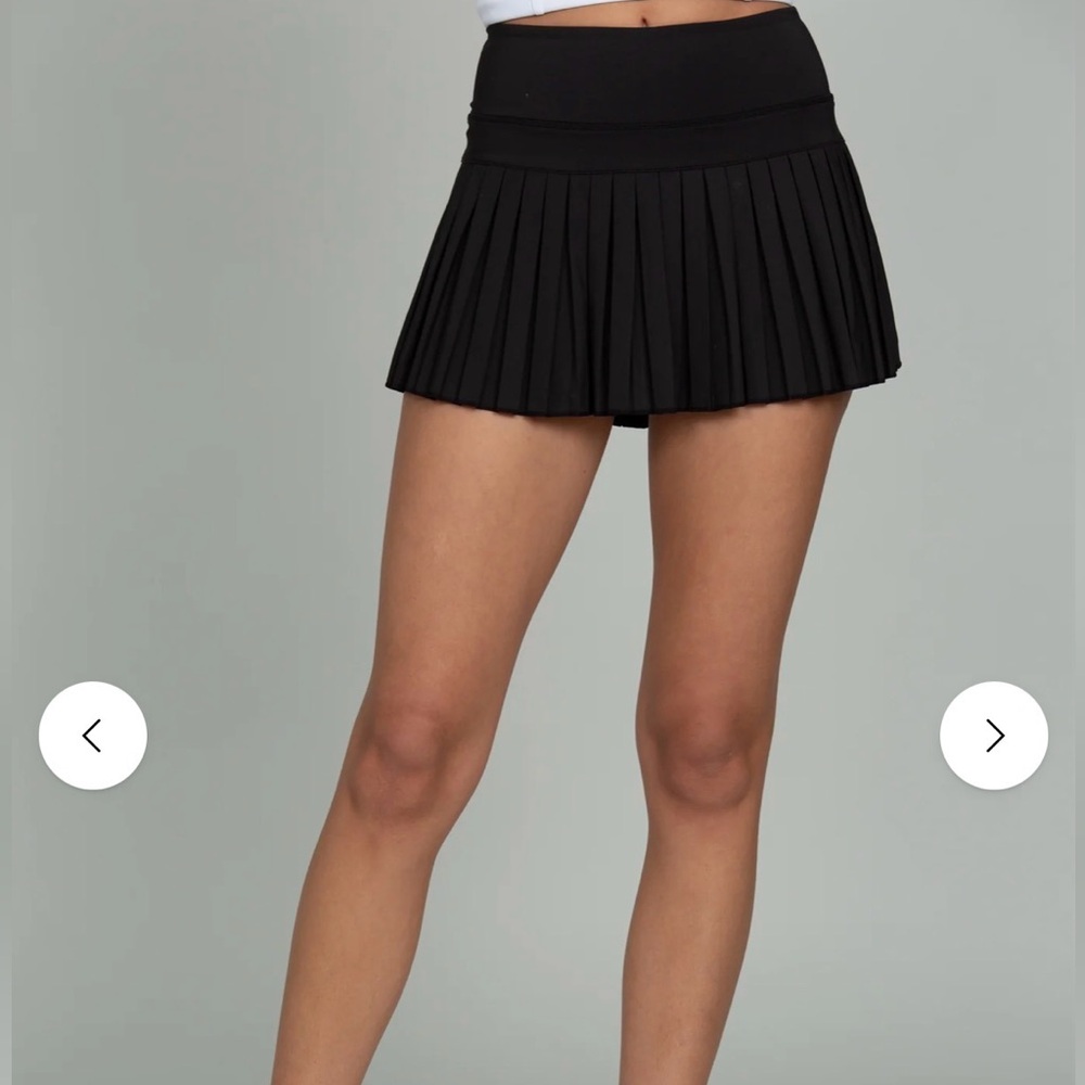 Elegant Black Pleated Mini Skirt